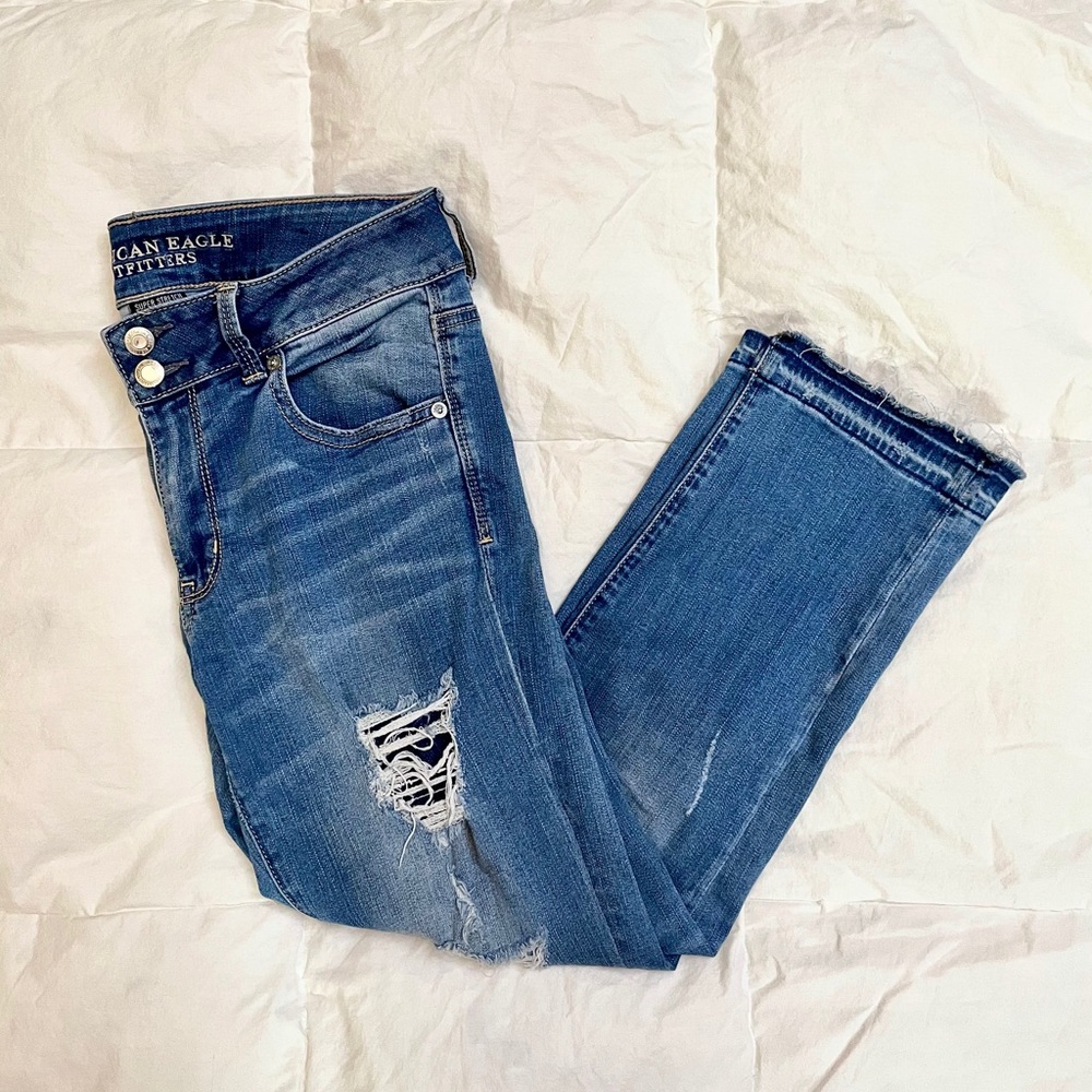 LIKE NEW American Eagle Outfitters Ripped Jeans